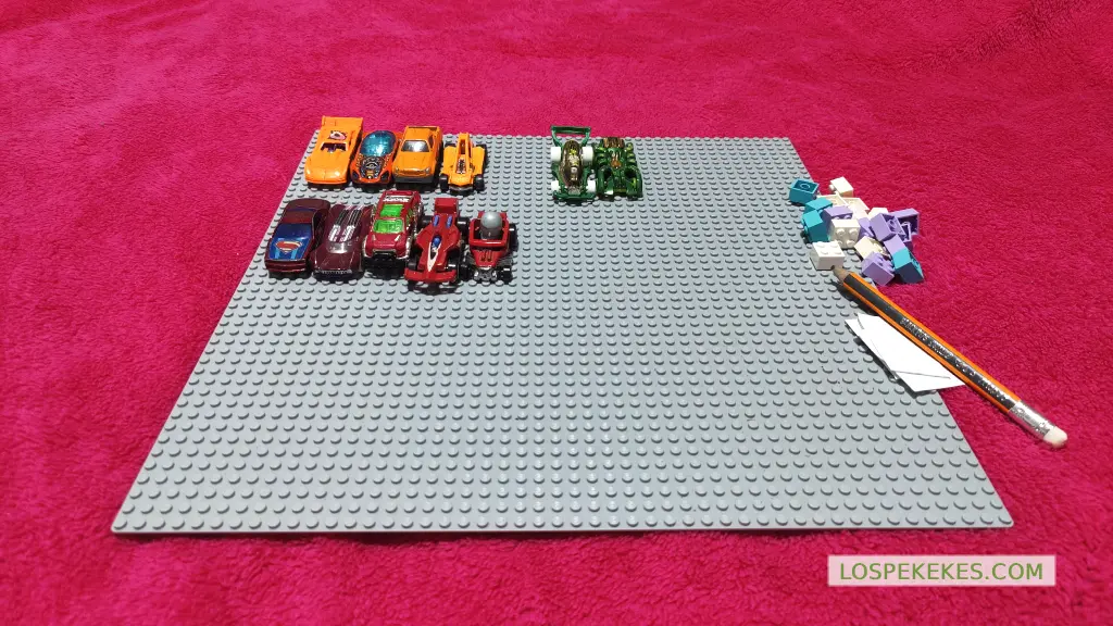 Agrupar los objetos a contar por sus colores, y contar cuantos hay.